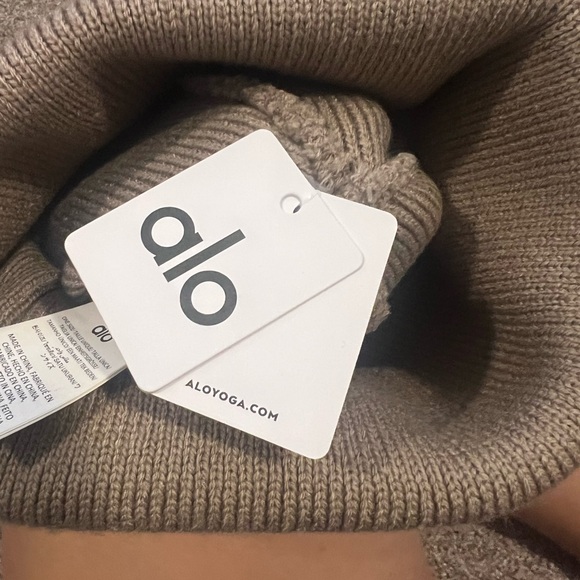 NWT Alo Everyday Beanie - Gravel - Picture 6 of 7
